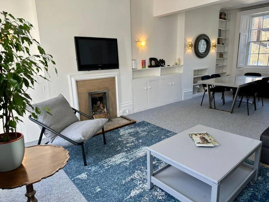 Chelsea Large 2 Bed 2 Bath Sydney Street Sw3 London